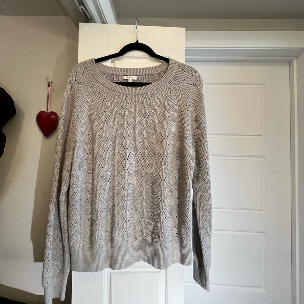 Reitmans Light Gray Crew Neck Sweater